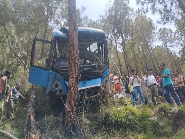 Bus with over 40 passengers falls into gorge in Himachal Pradesh